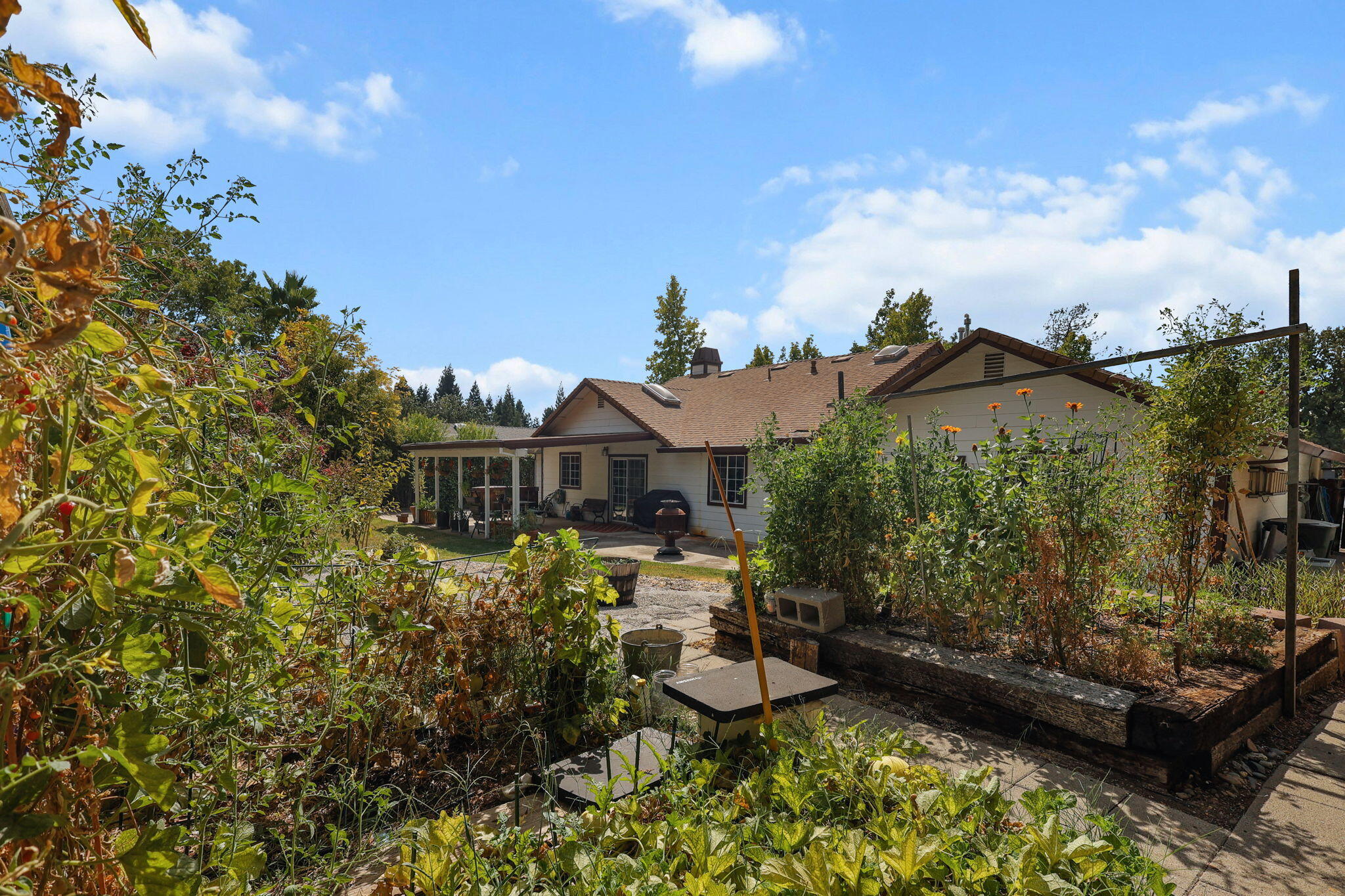 19271 Lexington Lane Redding, CA 96003 - Photo 36 of 39 a front view of a house with garden