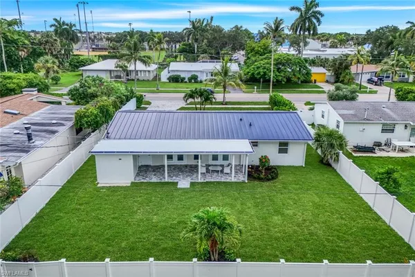 $3,000 | 975 22nd Avenue North, Naples, FL 34103
