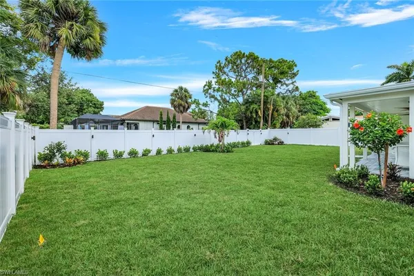 $3,000 | 975 22nd Avenue North, Naples, FL 34103
