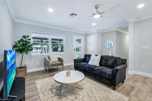$3,000 | 975 22nd Avenue North, Naples, FL 34103