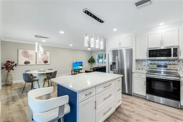 $3,000 | 975 22nd Avenue North, Naples, FL 34103