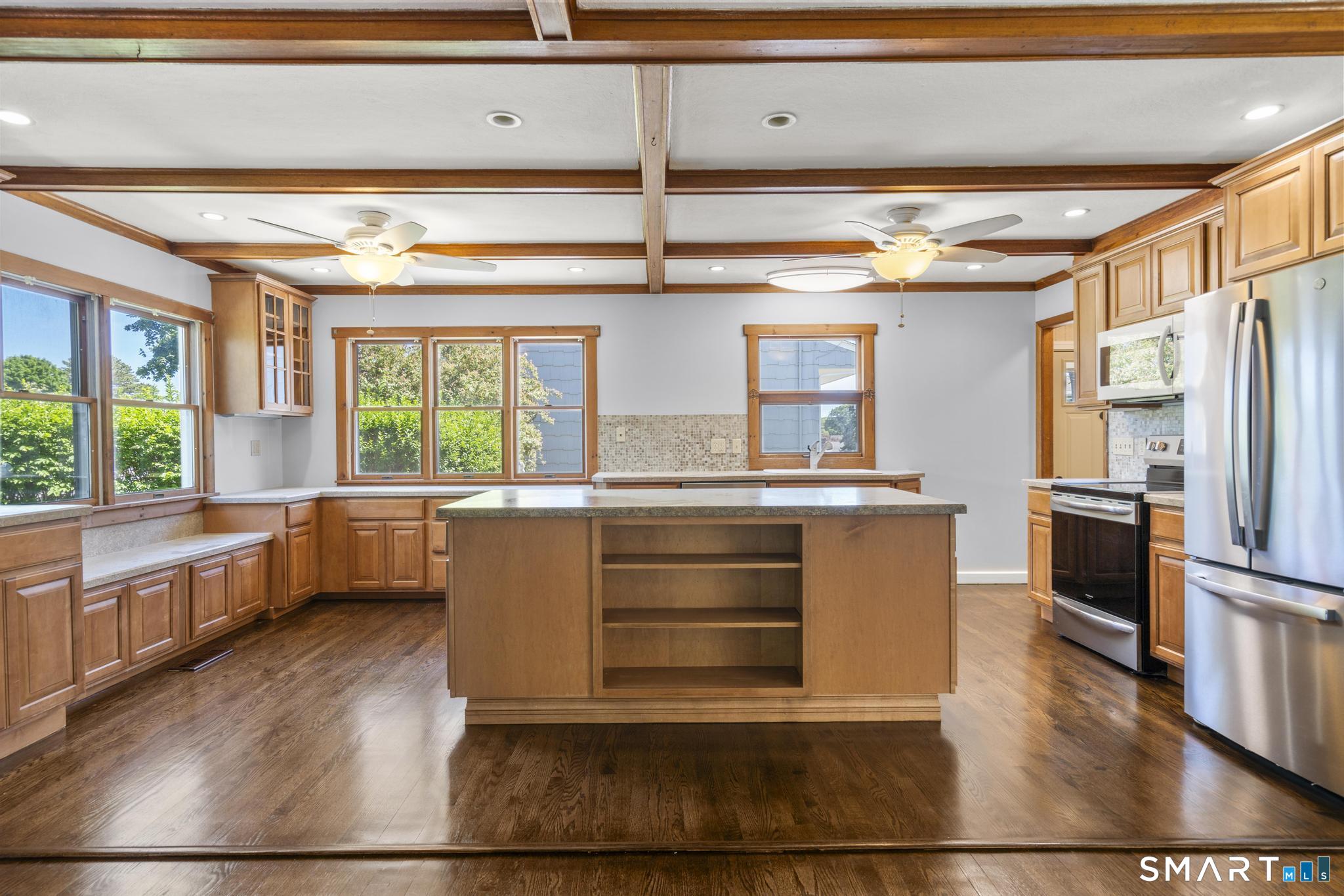 48 Prospect Avenue East Lyme, CT 06357 - Photo 7 of 38