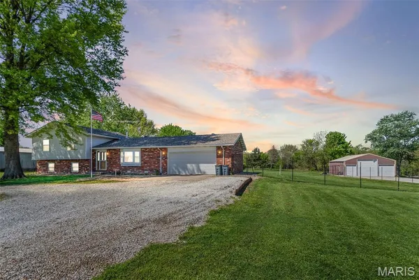 $270,000 | 1204 Cemetery Avenue, Jerseyville, IL 62052