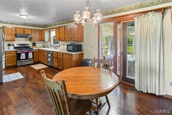 $270,000 | 1204 Cemetery Avenue, Jerseyville, IL 62052