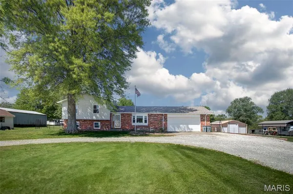 $270,000 | 1204 Cemetery Avenue, Jerseyville, IL 62052