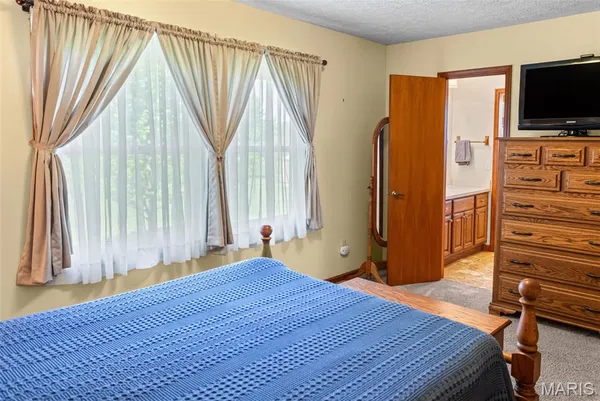 $270,000 | 1204 Cemetery Avenue, Jerseyville, IL 62052