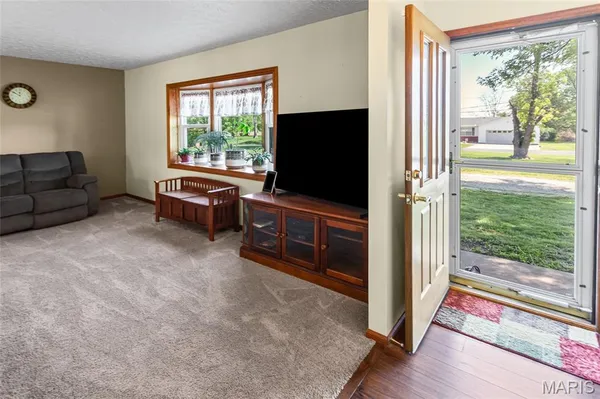 $270,000 | 1204 Cemetery Avenue, Jerseyville, IL 62052