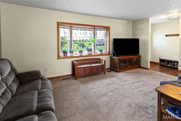 $270,000 | 1204 Cemetery Avenue, Jerseyville, IL 62052
