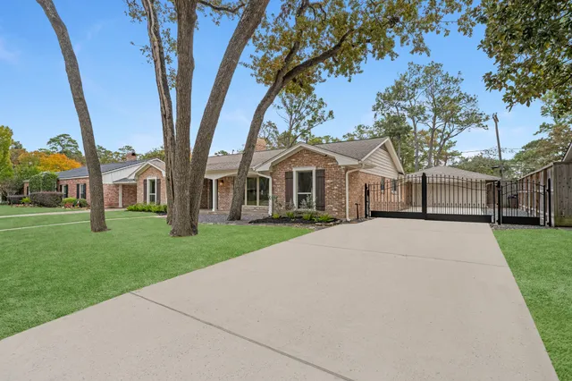 a view of house with a yard