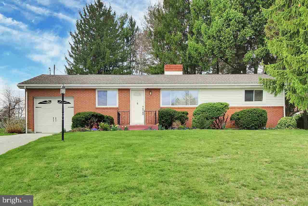 359 Hillcrest Road York, PA 17403 - Photo 1 of 24