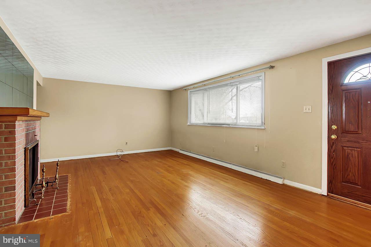 359 Hillcrest Road York, PA 17403 - Photo 2 of 24