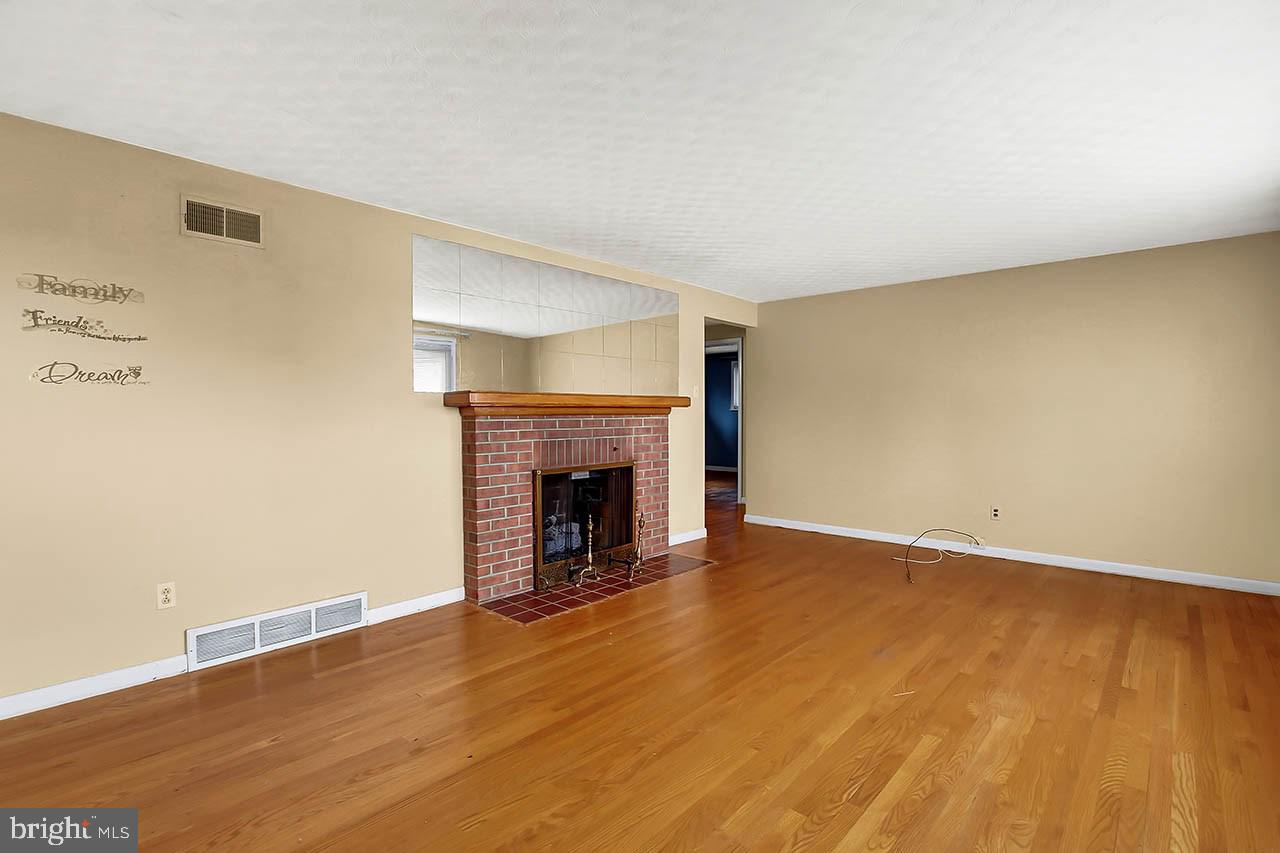 359 Hillcrest Road York, PA 17403 - Photo 3 of 24