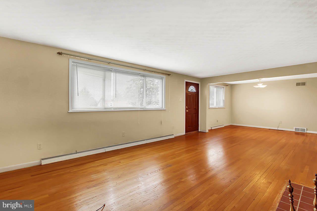359 Hillcrest Road York, PA 17403 - Photo 4 of 24