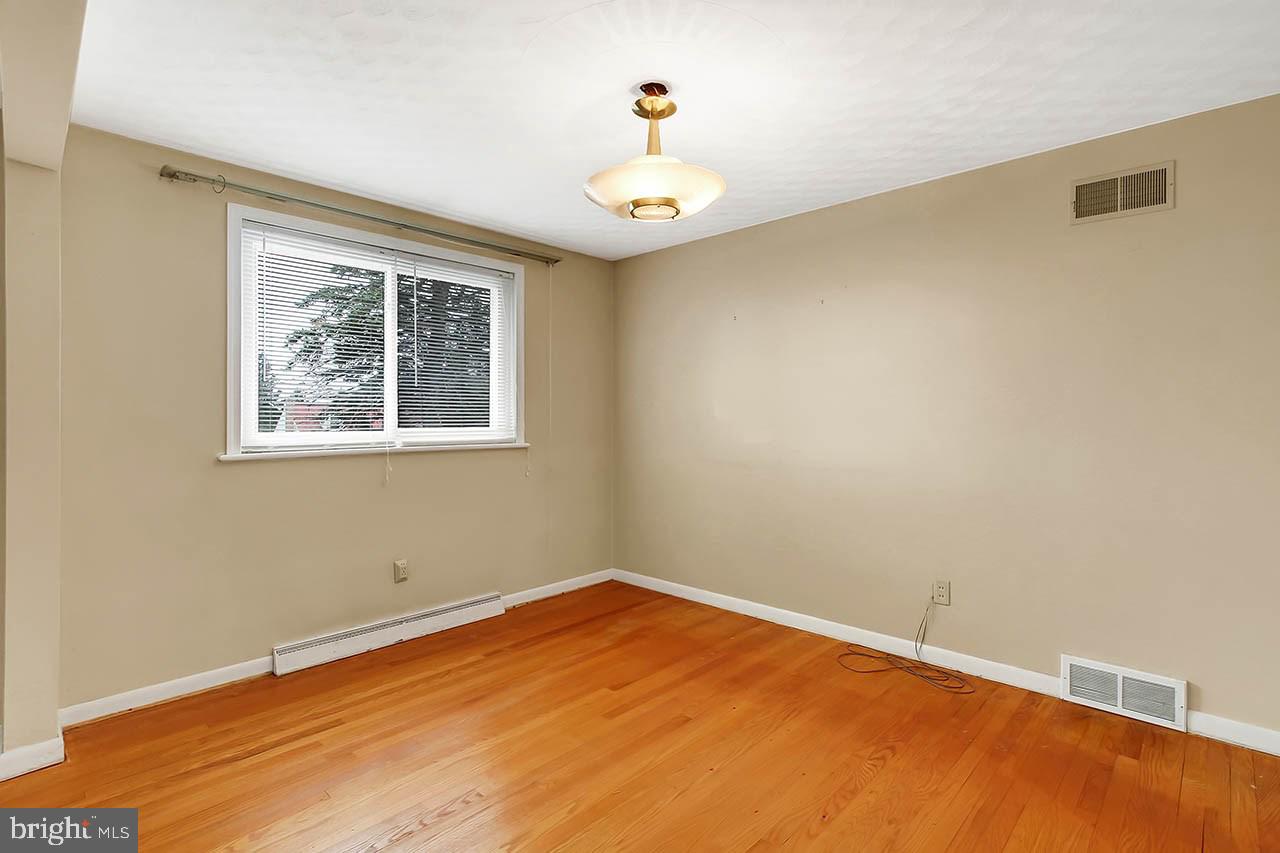 359 Hillcrest Road York, PA 17403 - Photo 5 of 24