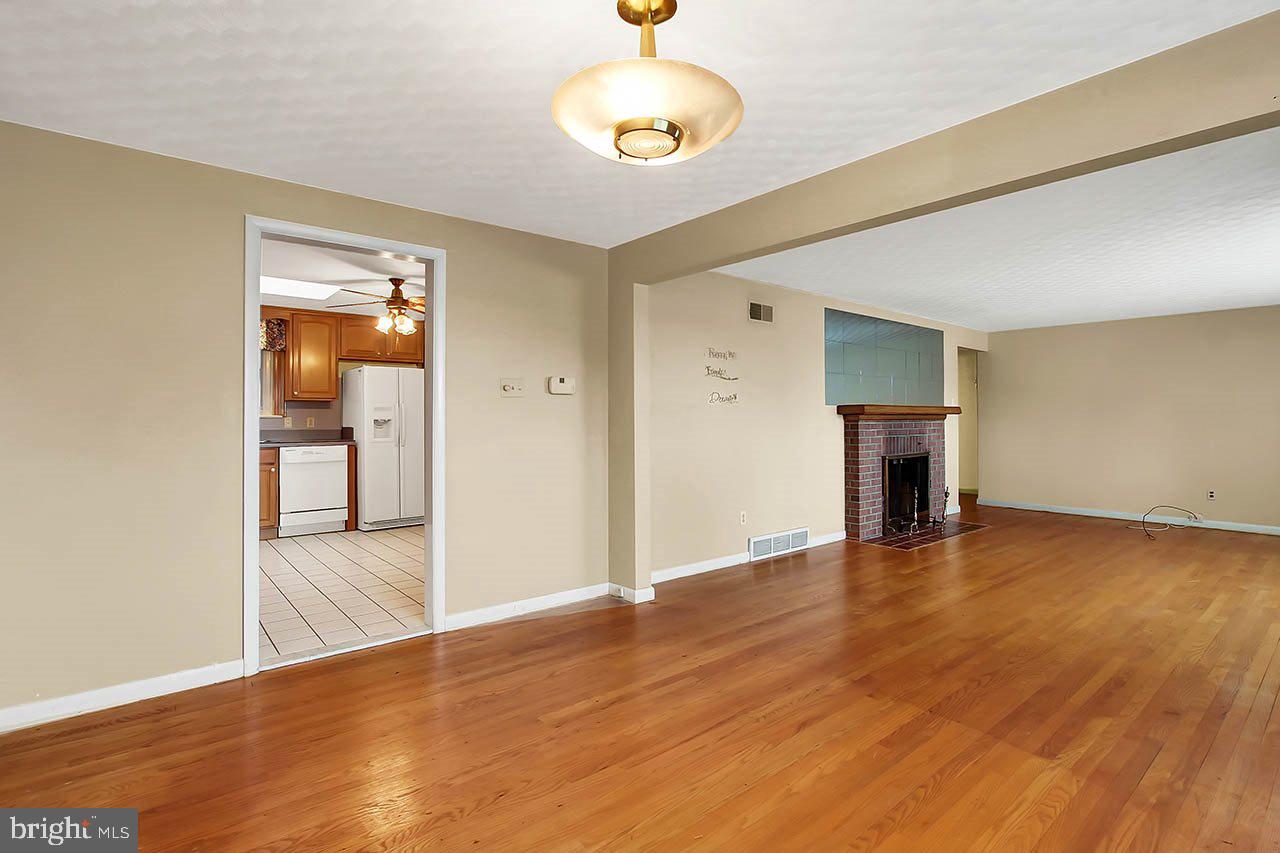 359 Hillcrest Road York, PA 17403 - Photo 6 of 24