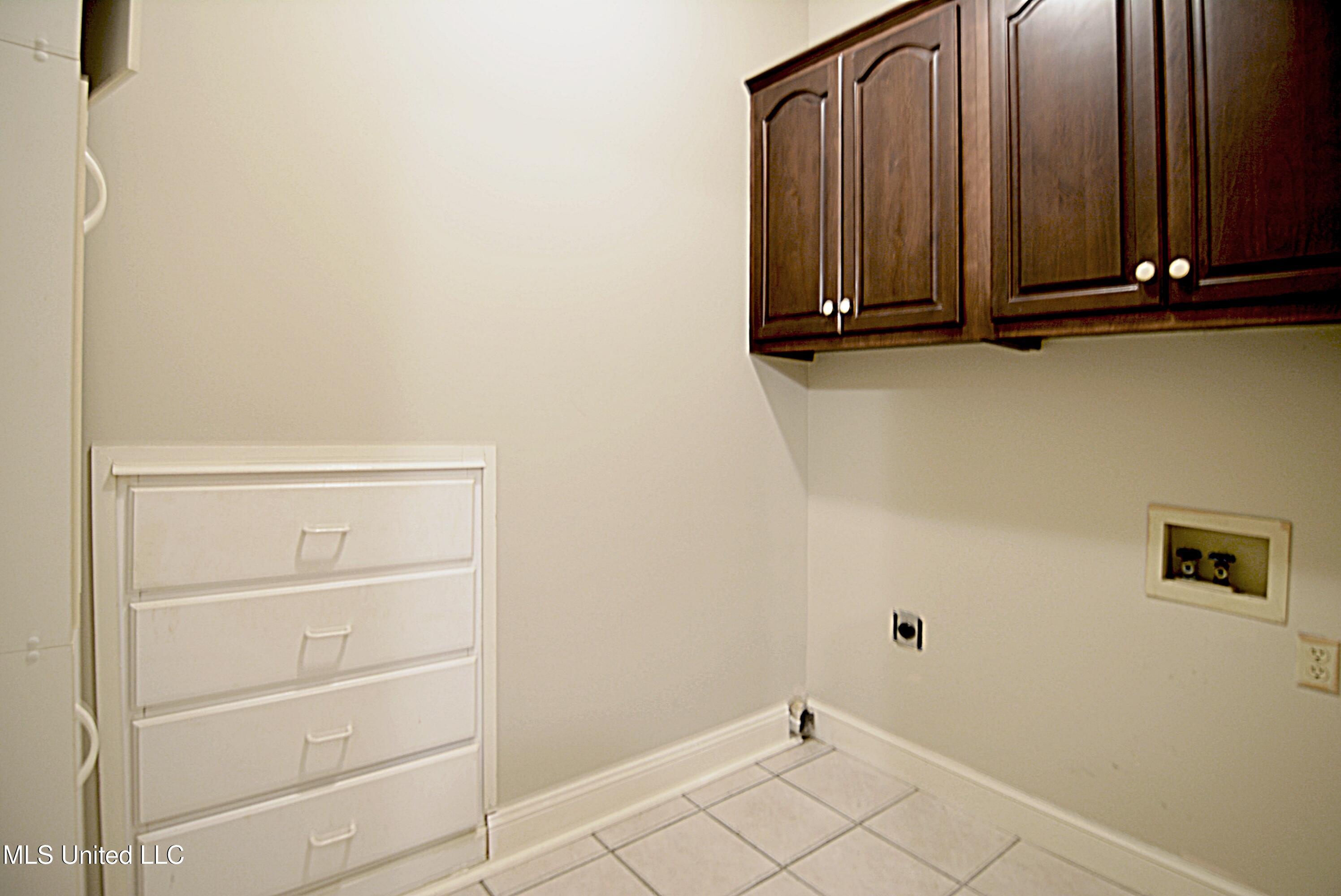 1320 Wooten Road Nesbit, MS 38651 - Photo 28 of 37 Laundry
