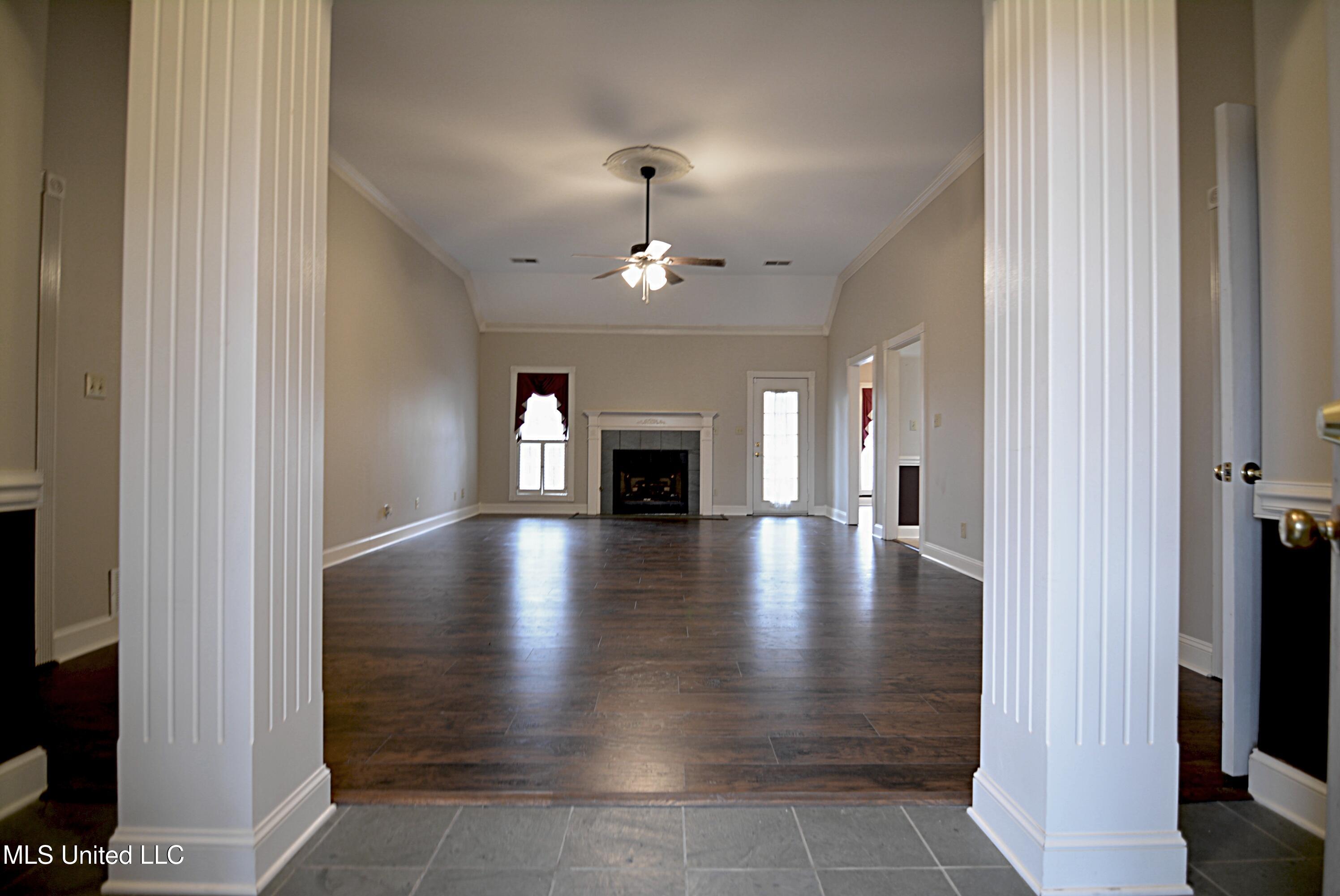 1320 Wooten Road Nesbit, MS 38651 - Photo 5 of 37 Entry Foyer