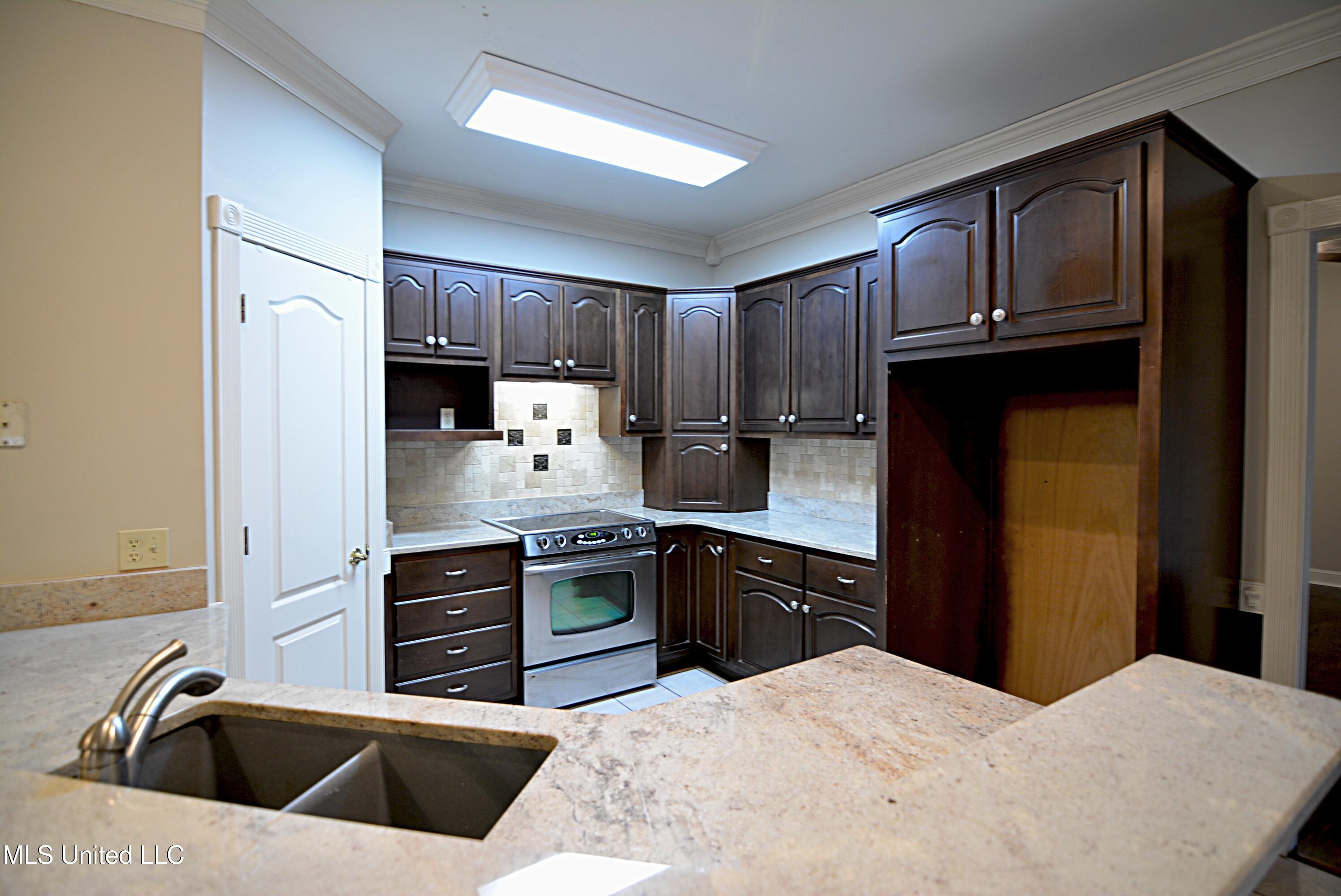 1320 Wooten Road Nesbit, MS 38651 - Photo 10 of 37 Kitchen