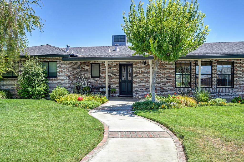 724 Vera Avenue Ripon, CA 95366 - Photo 6 of 54 Gallery Image 6
