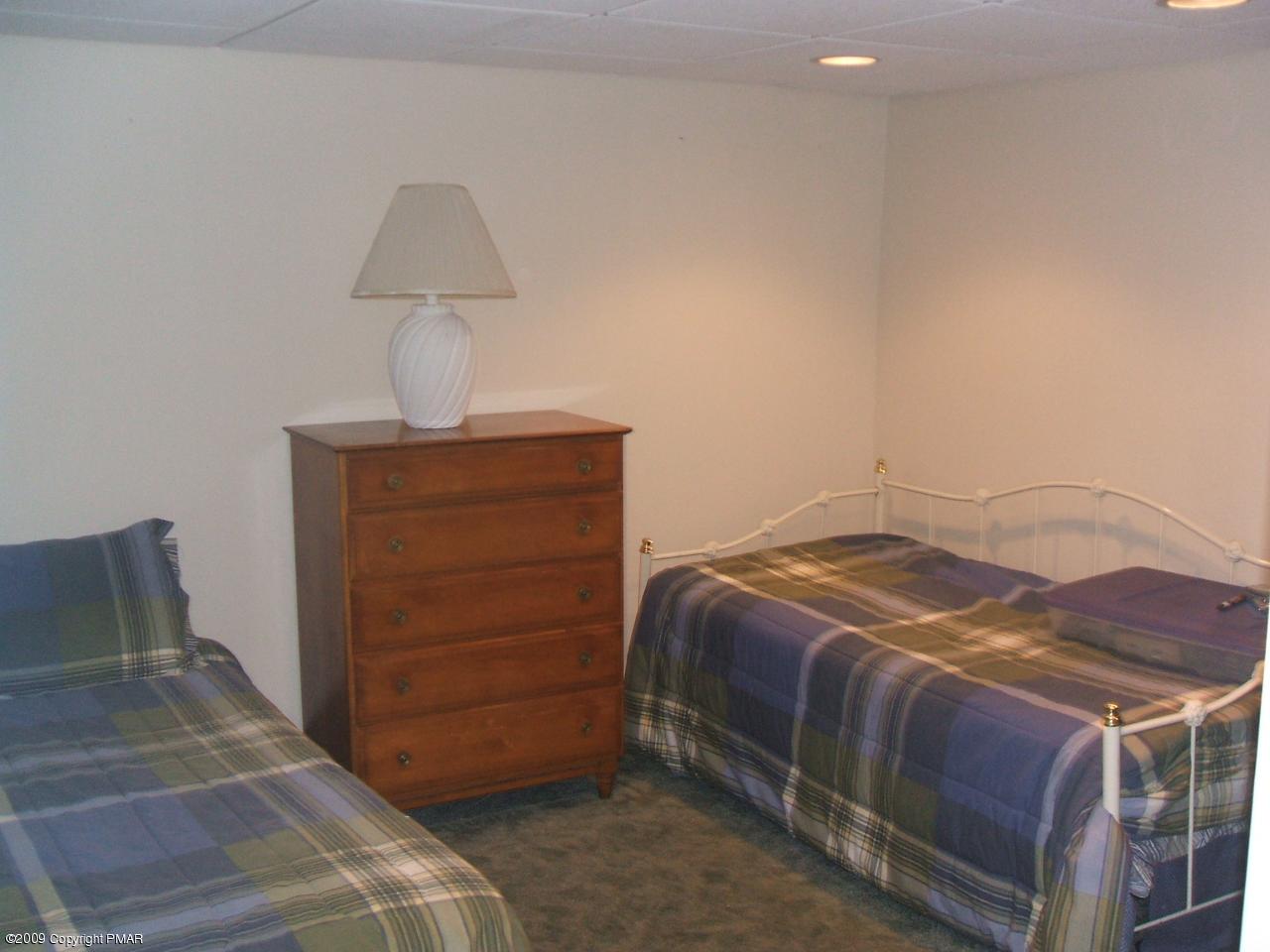 241 Edgemont Road Stroudsburg, PA 18360 - Photo 17 of 17 Bed #5