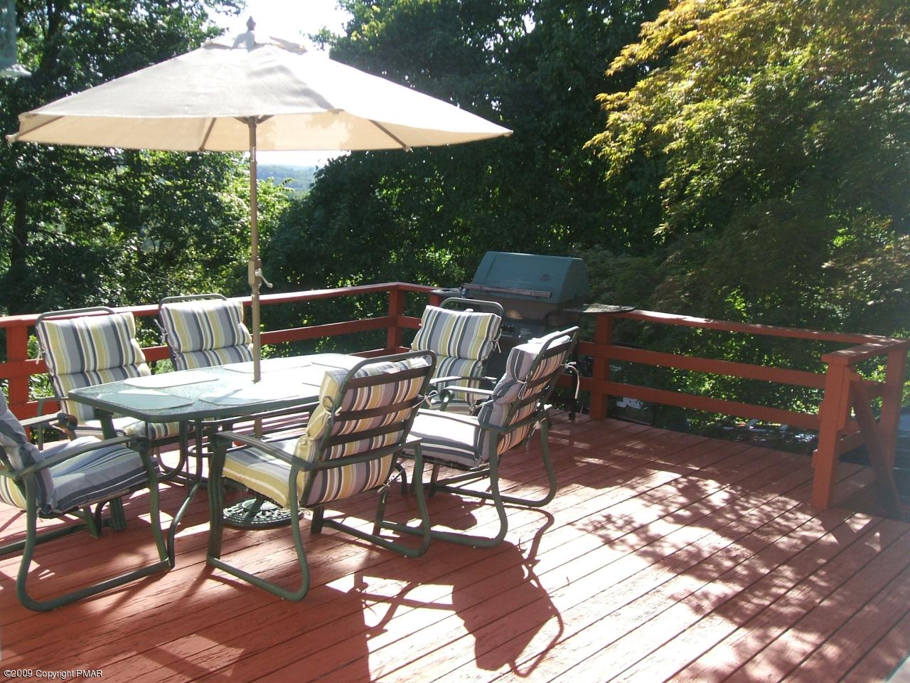 241 Edgemont Road Stroudsburg, PA 18360 - Photo 2 of 17 Back Deck
