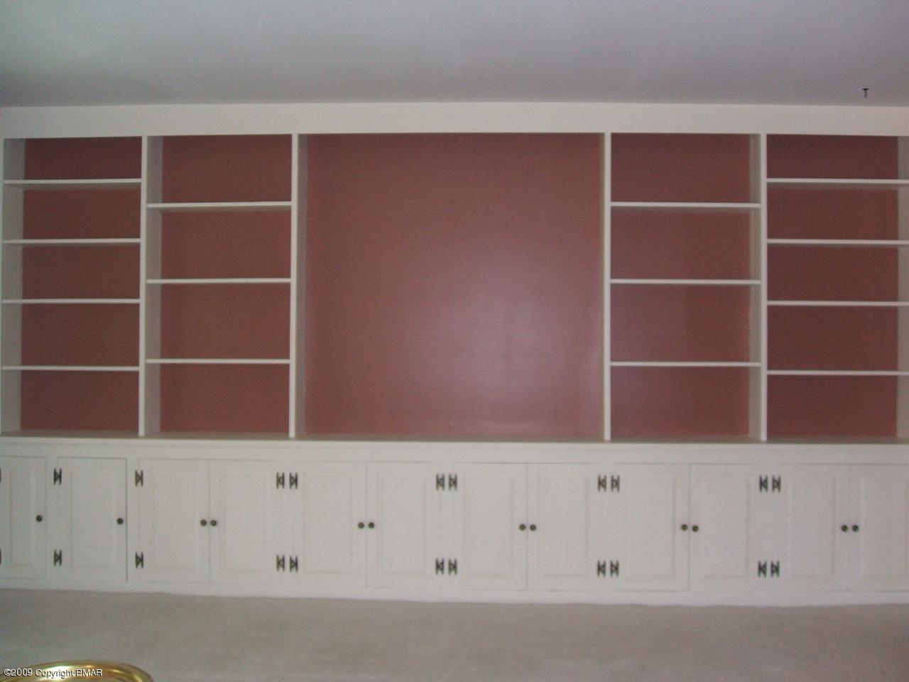 241 Edgemont Road Stroudsburg, PA 18360 - Photo 5 of 17 Great Shelving System