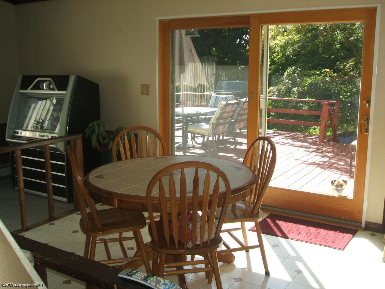 241 Edgemont Road Stroudsburg, PA 18360 - Photo 8 of 17 Eating Area