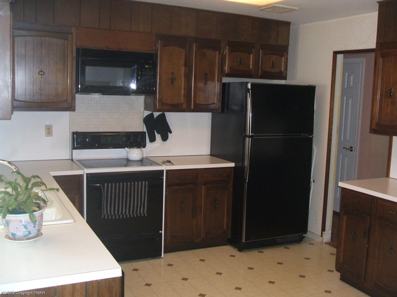 241 Edgemont Road Stroudsburg, PA 18360 - Photo 9 of 17 Kitchen Area