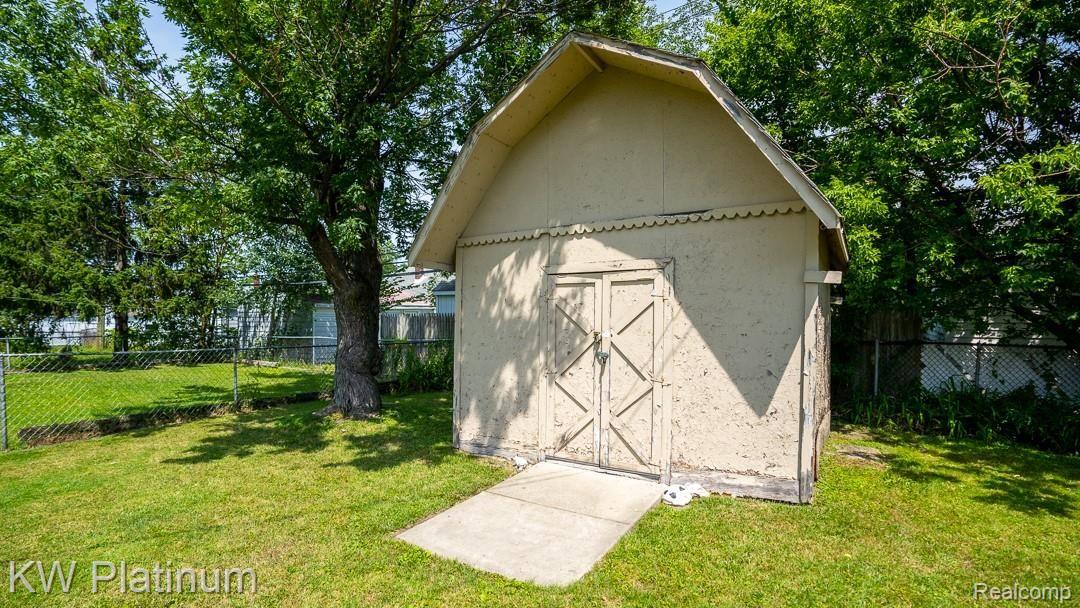 21772 Rausch Avenue Eastpointe, MI 48021 - Photo 11 of 23 11 Raush Ave-19.jpg
