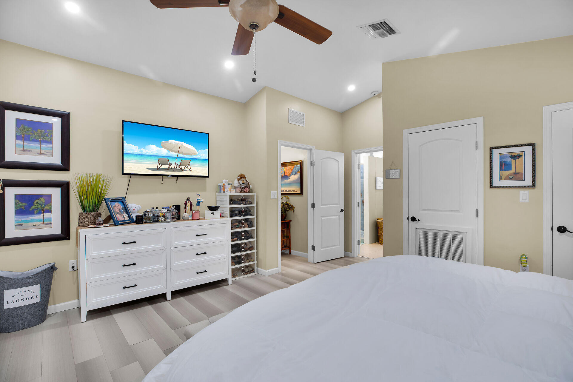 1041 Gibraltar Road Key Largo, FL 33037 - Photo 25 of 36 a bedroom with furniture and a flat screen tv