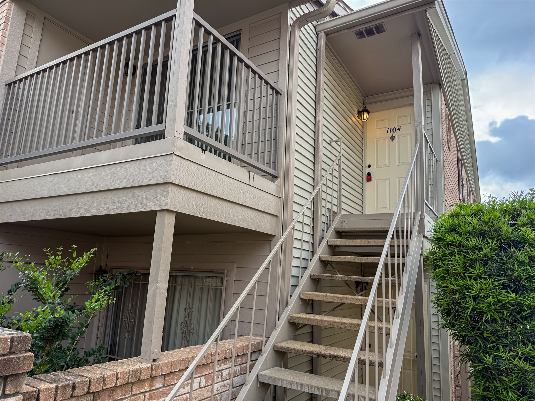 3100 Jeanetta Street, Unit 1104 Houston, TX 77063 - Photo 17 of 19 a view of entryway with a front door