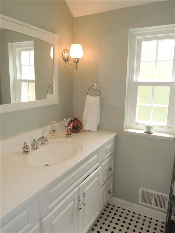 420 Old Farm Road Pittsburgh, PA 15228 - Photo 8 of 13