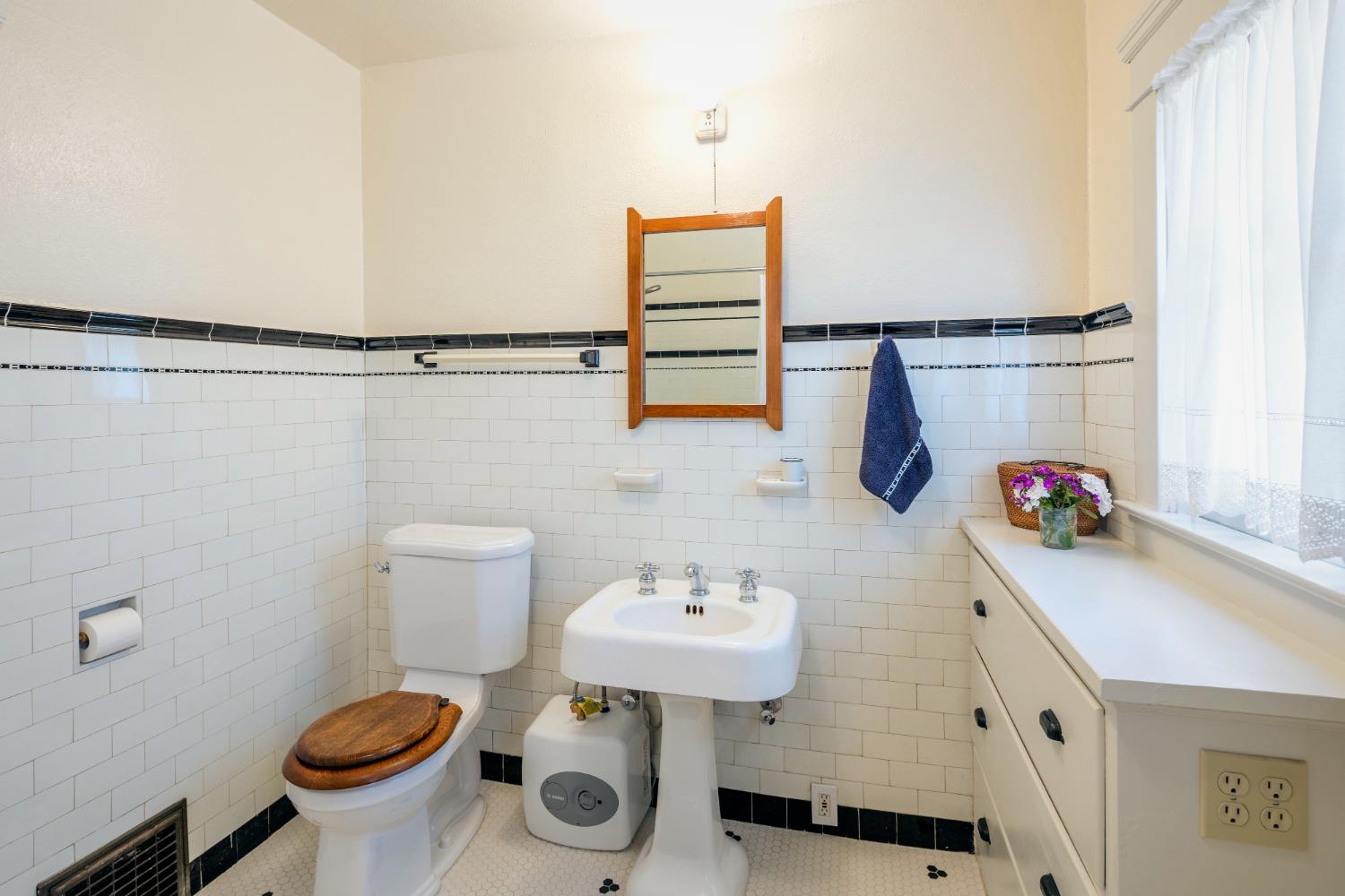 46 Pollasky Avenue Clovis, CA 93612 - Photo 27 of 69 a bathroom with a sink toilet and a mirror