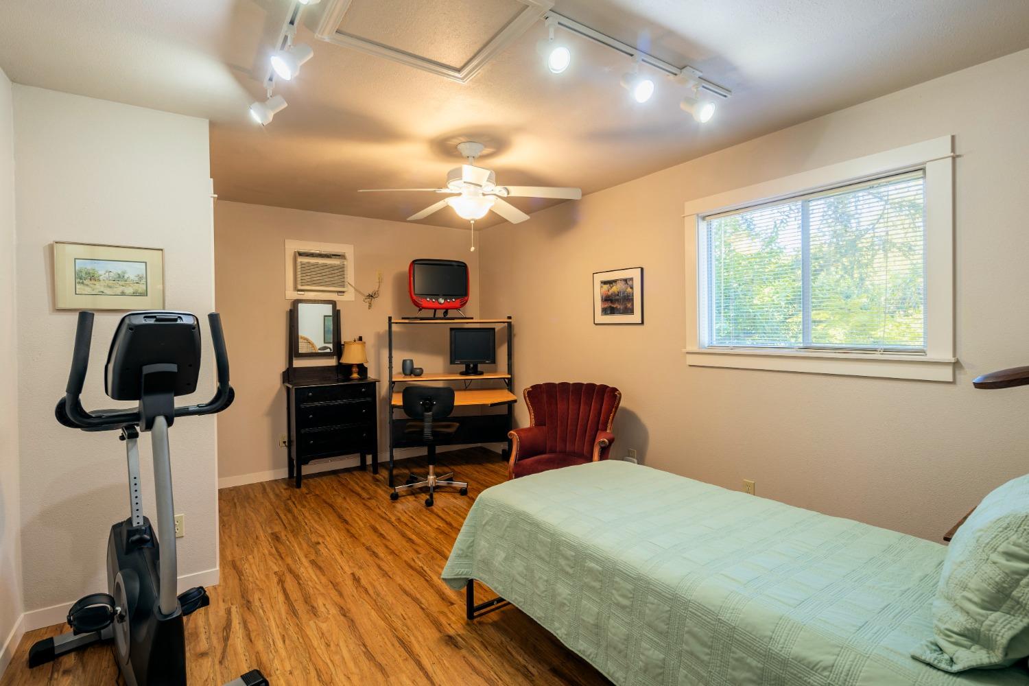 46 Pollasky Avenue Clovis, CA 93612 - Photo 54 of 69