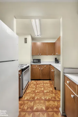 $825,000 | 333 Pearl Street, Unit 5L | Financial District