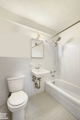 $825,000 | 333 Pearl Street, Unit 5L | Financial District