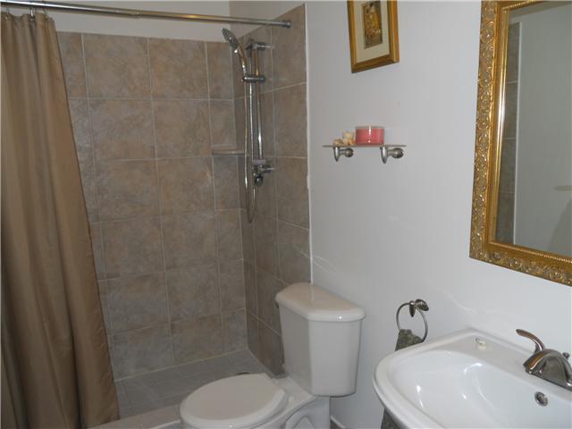 382 East Royal Palm Road, Unit 9 Boca Raton, FL 33432 - Photo 5 of 12 Bathroom 2