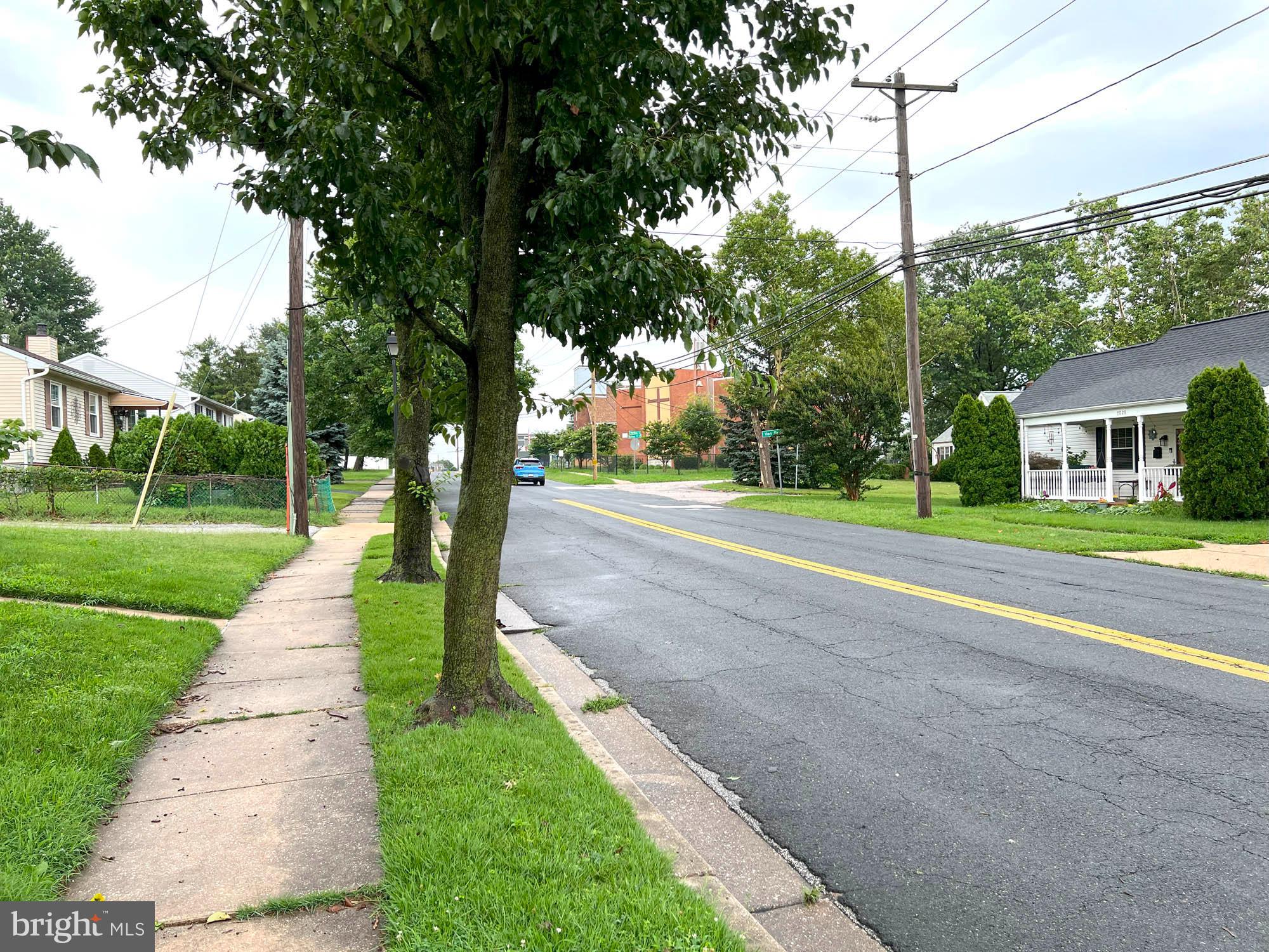 7024 Sollers Point Road Baltimore, MD 21222 - Photo 21 of 22 a park with large trees