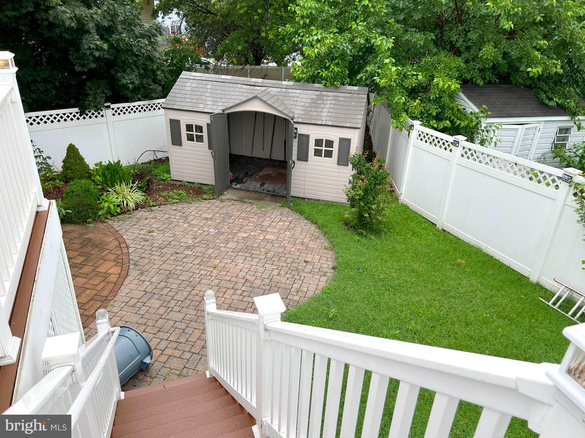 7024 Sollers Point Road Baltimore, MD 21222 - Photo 3 of 22 a house view with a garden space