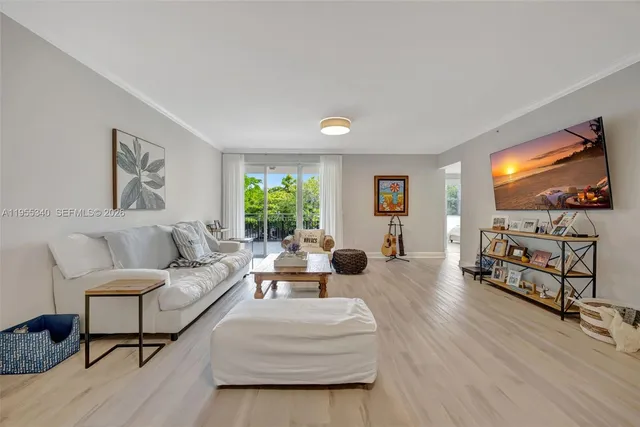 $949,900 | 7588 Southwest 102nd Street, Unit 203, Pinecrest, FL 33156