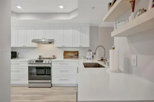 $949,900 | 7588 Southwest 102nd Street, Unit 203, Pinecrest, FL 33156