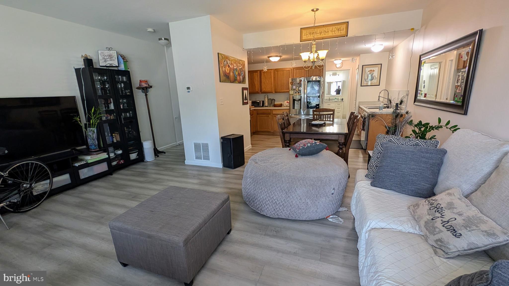 641 Fairview Avenue Lancaster, PA 17603 - Photo 16 of 19 Living room
