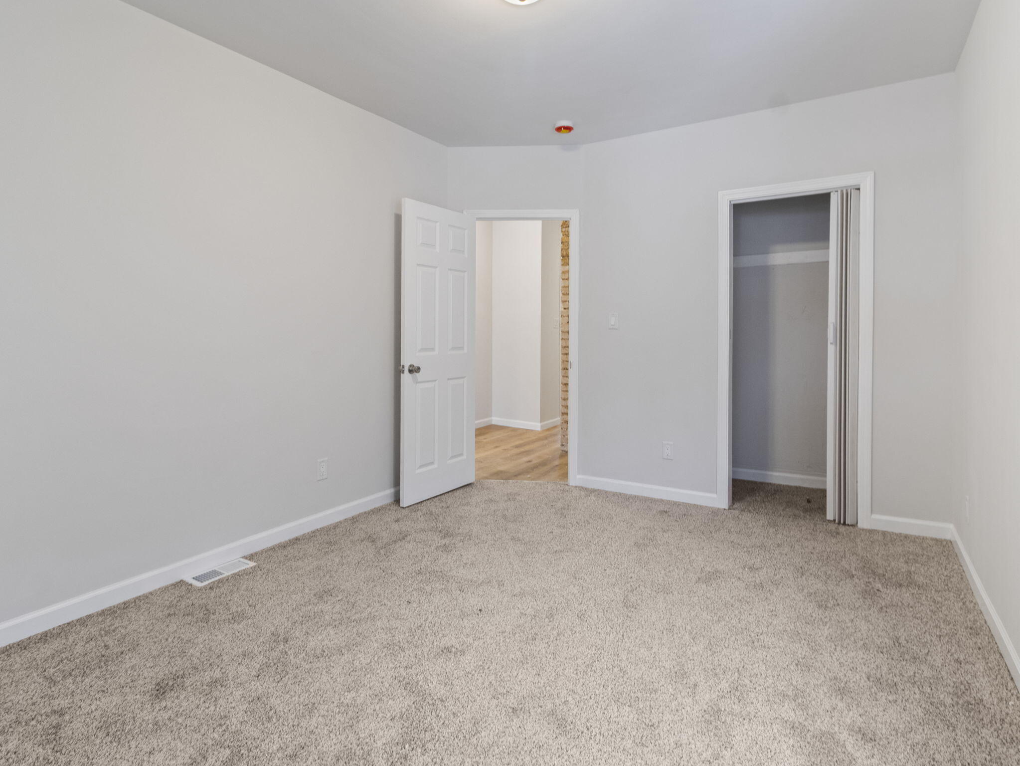 1818 West Nash Street Milwaukee, WI 53206 - Photo 13 of 34 19-web-or-mls-IMG_2757