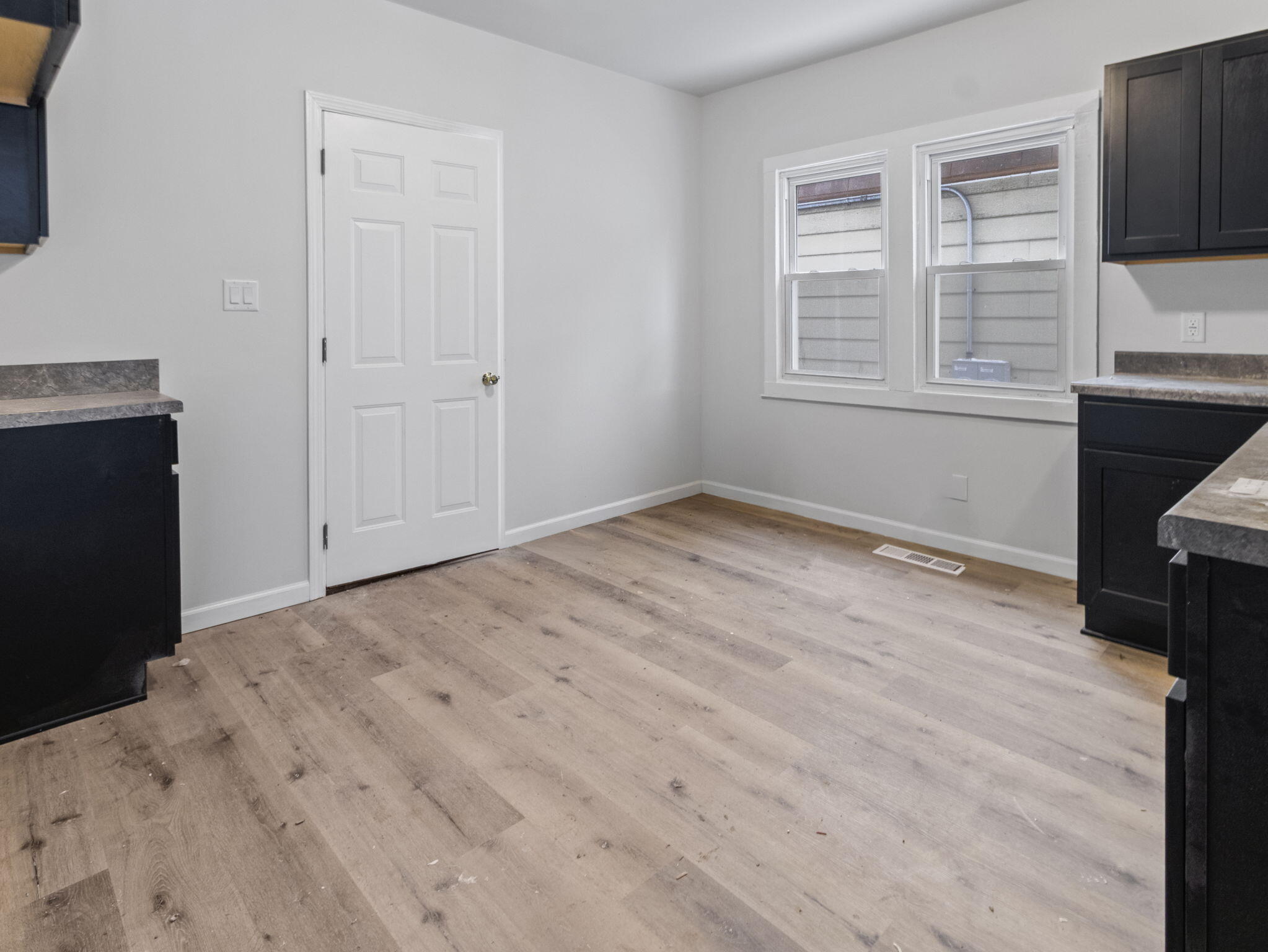 1818 West Nash Street Milwaukee, WI 53206 - Photo 4 of 34 23-web-or-mls-IMG_2772