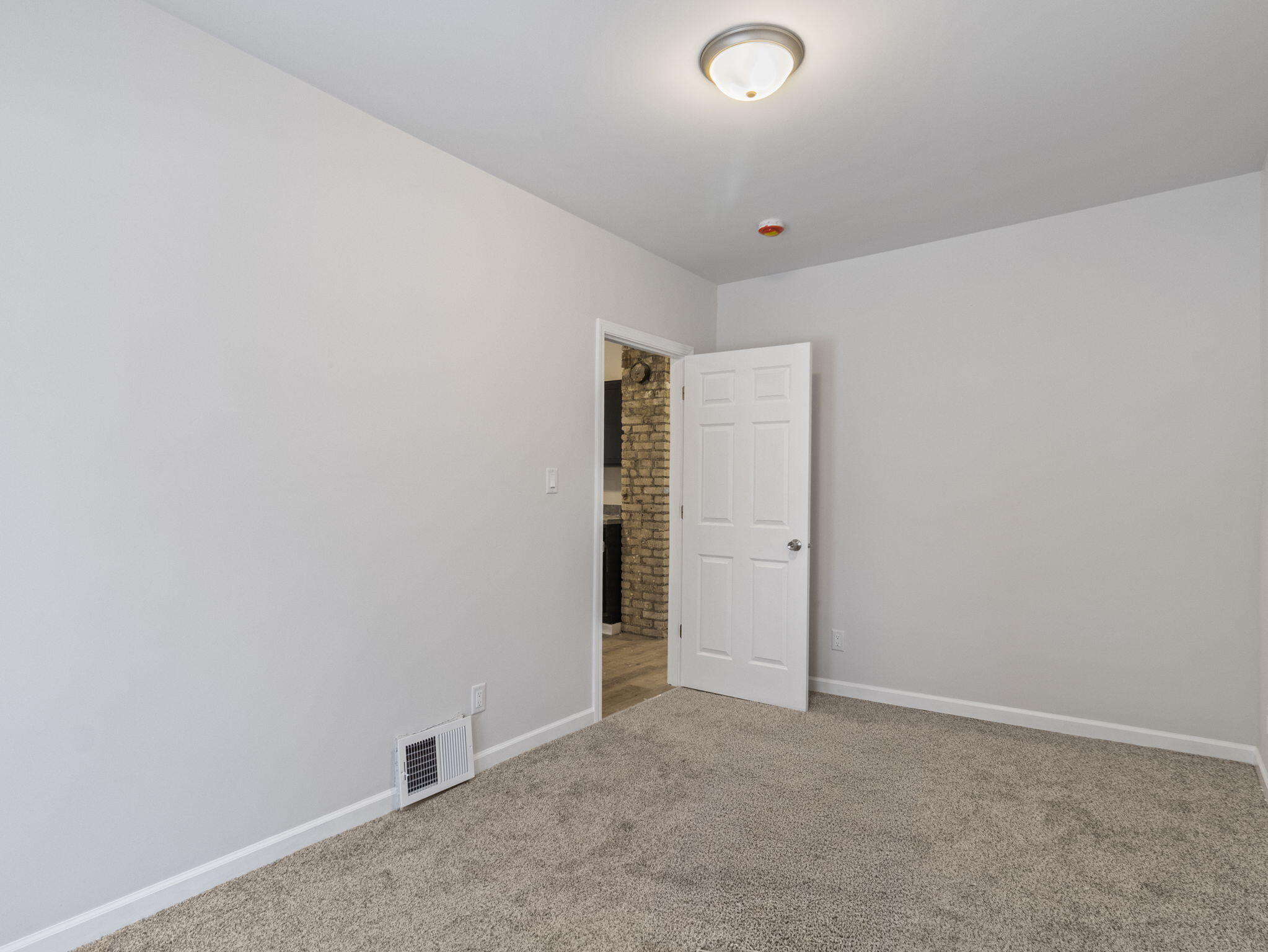 1818 West Nash Street Milwaukee, WI 53206 - Photo 6 of 34 12-web-or-mls-IMG_2733