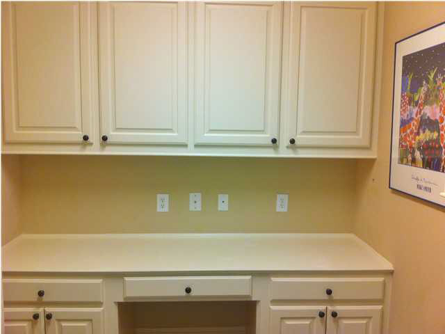 218 North Ridge Drive Madison, MS 39110 - Photo 17 of 23 Large laundry room w/ desk.