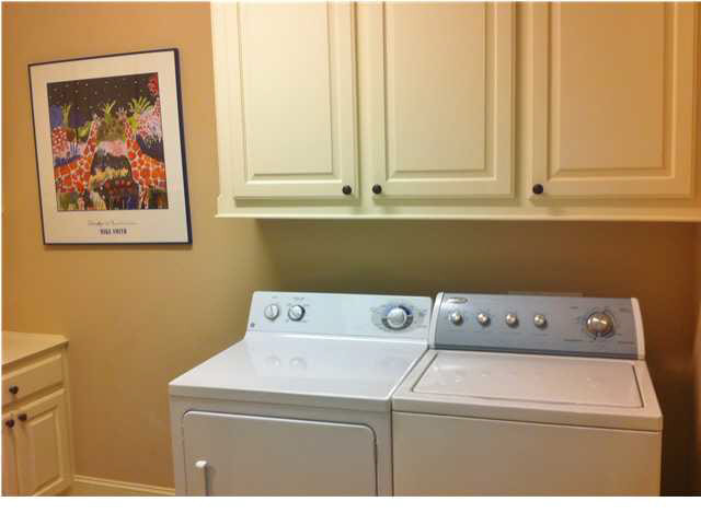 218 North Ridge Drive Madison, MS 39110 - Photo 18 of 23 Laundry room w/ plenty of storage.