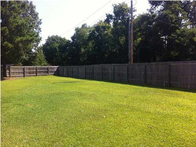 218 North Ridge Drive Madison, MS 39110 - Photo 23 of 23 Large, private, fully fenced backyard.
