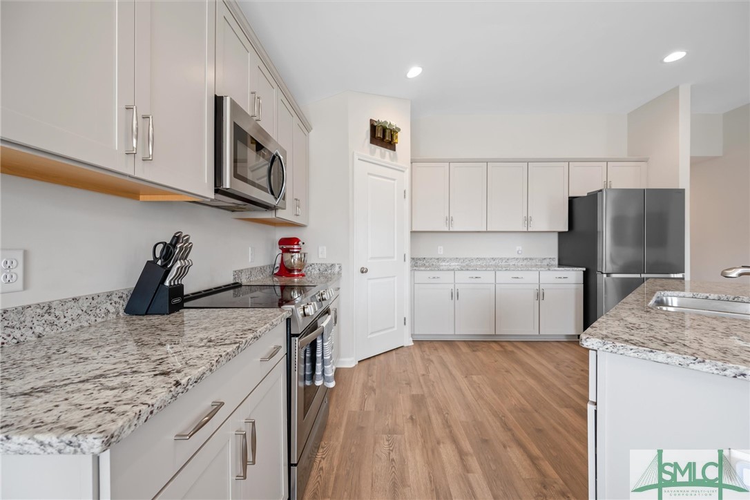 138 Whitehaven Road Savannah, GA 31407 - Photo 10 of 37 Granite counters. Space saver microwave over smoot