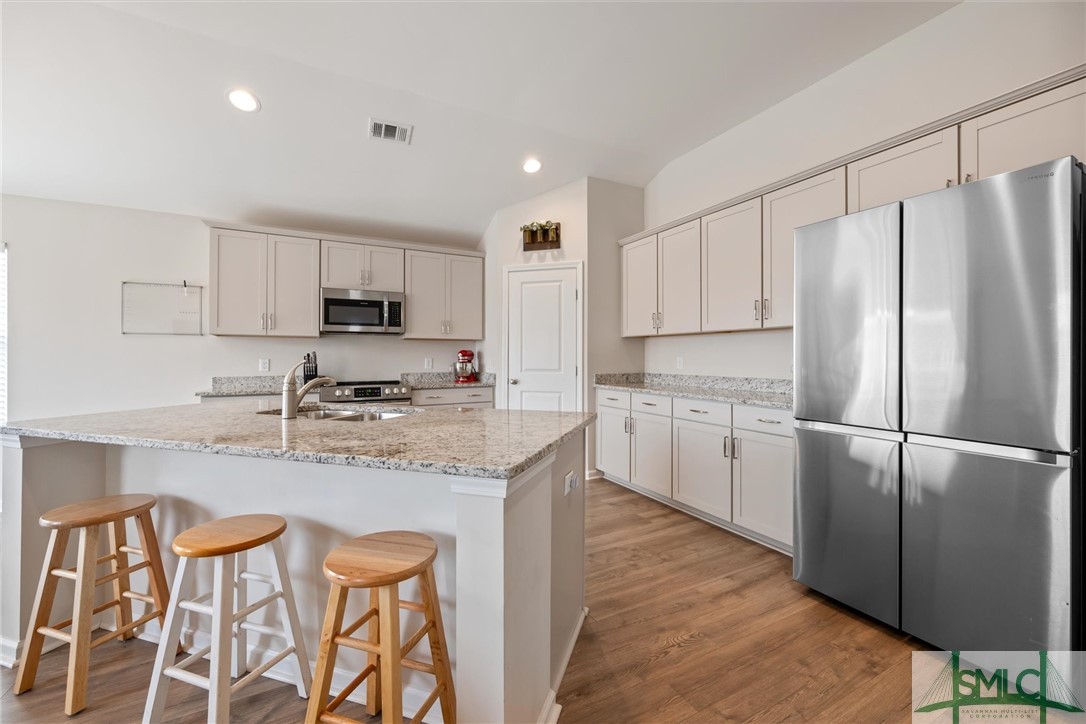 138 Whitehaven Road Savannah, GA 31407 - Photo 11 of 37 Flat kitchen bar is great for entertaining.